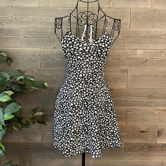 SO Dresses & Skirts - So extra small, spaghetti strap, Daisy summer dress